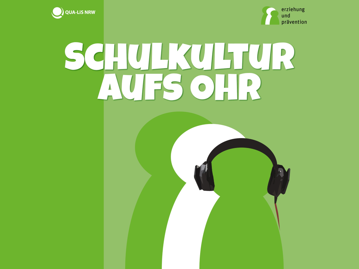 Titel: Schulkultur aufs Ohr. Grünes Männchen mit Kopfhörer auf dem Kopf.