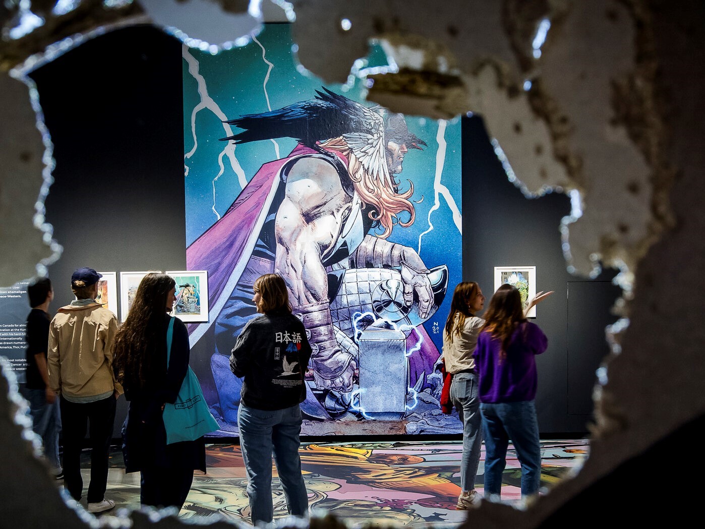 Einblick in das Nic Klein Kabinett in der Superheros Ausstellung.